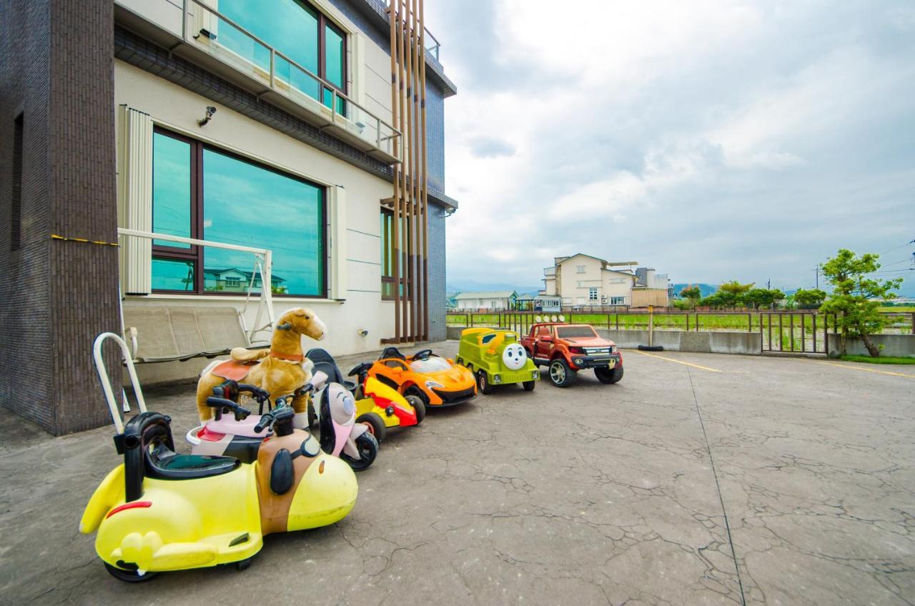 宜人生活溜滑梯親子民宿 Easylife B&B 冬山郷 エクステリア 写真